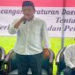 Suharto anggota Fraksi PDI Perjuangan DPRD Jember mengajak petani kopi gunakan pupuk organik (foto: for indeks jatim) 