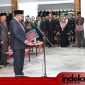 Bupati Sumenep, Dr. H. Achmad Fauzi Wongsojudo, SH.,MH saat membacakan rosesi pengukuhan pengurus TP. PKK Kabupaten Sumenep bersama Nia Kurnia Fauzi di Pendopo Agung Keraton Sumenep, (foto istimewa for Indeks Jatim)