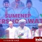 Bupati Sumenep, Dr. H. Achmad Fauzi Wongsojudo, SH., MH., (Kiri) dan KH. Imam Hasyim, SH.,MH (kanan) saat shalawatan bareng Majelis Pemuda Bersholawat At-Taufiq Sampang di depan Labang Mesem Museum Keraton Sumenep, Selasa malam (26/6/2025).