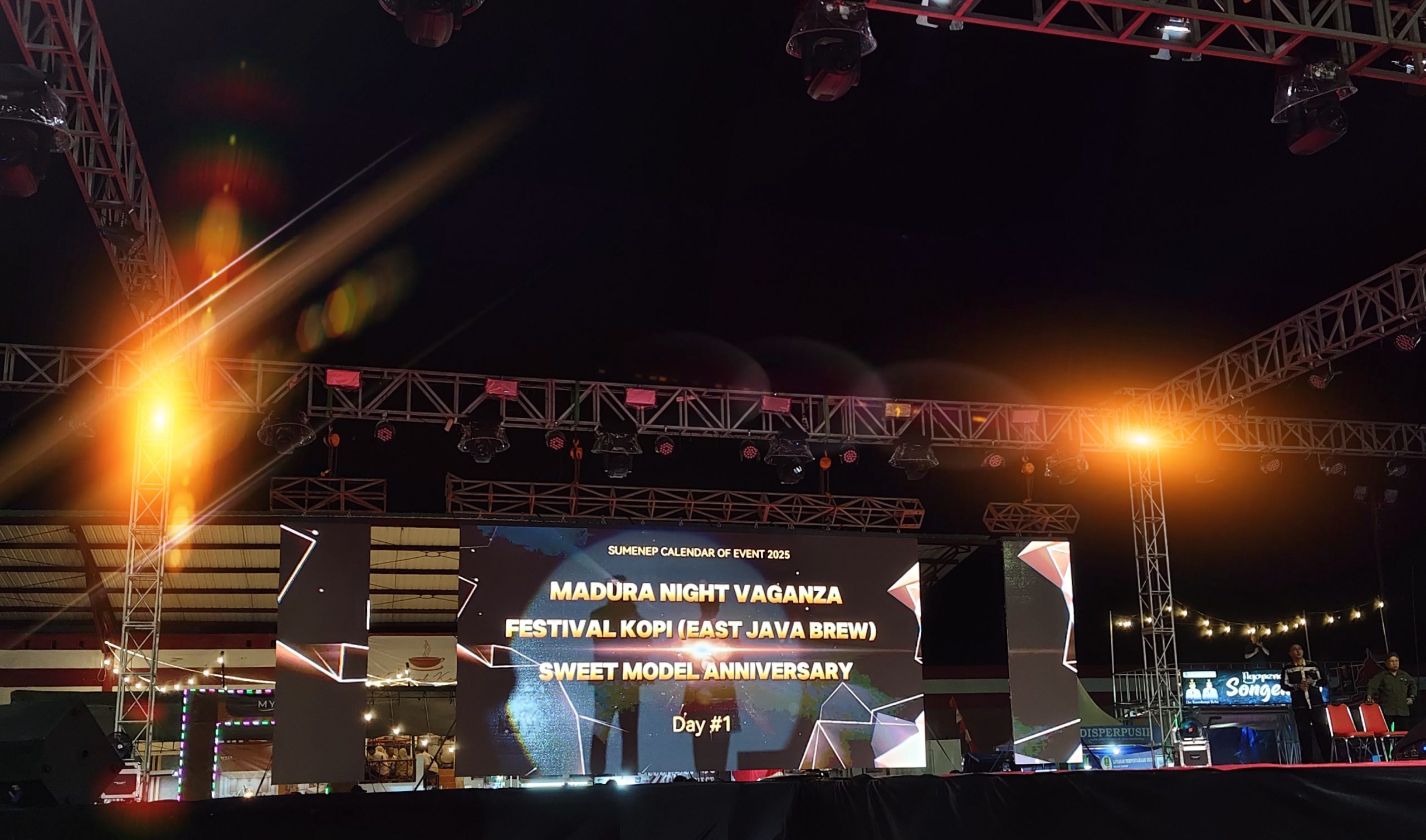MEMUKAU: Madura Night Vaganza (Foto Rez Indeks Jatim)