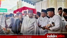 Bupati Sumenep, dr. H. Achmad Fauzi Wongsojudo, SH.,MH di dampingi Direktur BPRS Bhakti Sumekar Hairil Fajar saat Bazar UMKM BPRS Bhakti Sumekar (Foto: for Indeks Jatim)