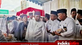 Bupati Sumenep, dr. H. Achmad Fauzi Wongsojudo, SH.,MH di dampingi Direktur BPRS Bhakti Sumekar Hairil Fajar saat Bazar UMKM BPRS Bhakti Sumekar (Foto: for Indeks Jatim)