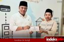 Rusydiyono (Mas Yon) Ketua DPC PWRI Kabupaten Sumenep saat menyerahkan donasi bantuan korban gempa Sapudi melalui Kepala Diskominfo Sumenep, Indra Wahyudi (Dok. Istimewa)