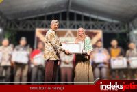 “MIMI PERI KATE” Antar Puskesmas Pamolokan Raih Juara I Inovasi Pelayanan Publik Sumenep 2025 (Foto: Rez Indeks Jatim)