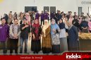 DEDIKASI: Dari Kiri Ach. Syauqi (Ketua Bem Fisip Unija), Imam Hidayat S, AN.,M, AP (Ka Prodi Administrasi Publik), Ibnu Hajar (Budayawan), Dr. Dinara Maya Julianti S.Sos., M.Si, Ibu Rilia Aisyah Haris, S, AP.,M, AP, (Dekan Fisip UNIJA), Ibu Ida Syafriyani, S, Sos.,M, SI. dan Ibu Roos Yuliastina S. Ik M (Medkom) (Foto: for Rez Indeks Jatim)