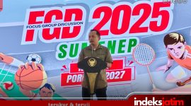 Rusydiyono, Ketua Dewan Pimpinan Cabang (DPC) Persatuan Wartawan Republik Indonesia (PWRI) Kabupaten Sumenep saat memberikan sambutan di FGD 2025 menuju Porprov 2027 di Pendopo Agung Keraton Sumenep (Foto: Rez Indeks Jatim)
