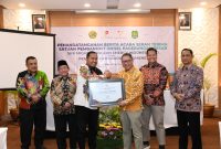 Komitmen Tingkatkan Kompetensi Guru, KEI Digaanjar Penghargaan Bupati Sumenep
