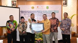 Komitmen Tingkatkan Kompetensi Guru, KEI Digaanjar Penghargaan Bupati Sumenep
