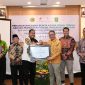 Komitmen Tingkatkan Kompetensi Guru, KEI Digaanjar Penghargaan Bupati Sumenep
